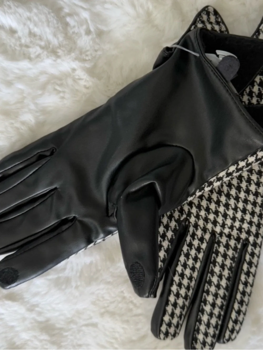 NWOT Vince Camuto Black and White Houndstooth Faux Leather Gloves